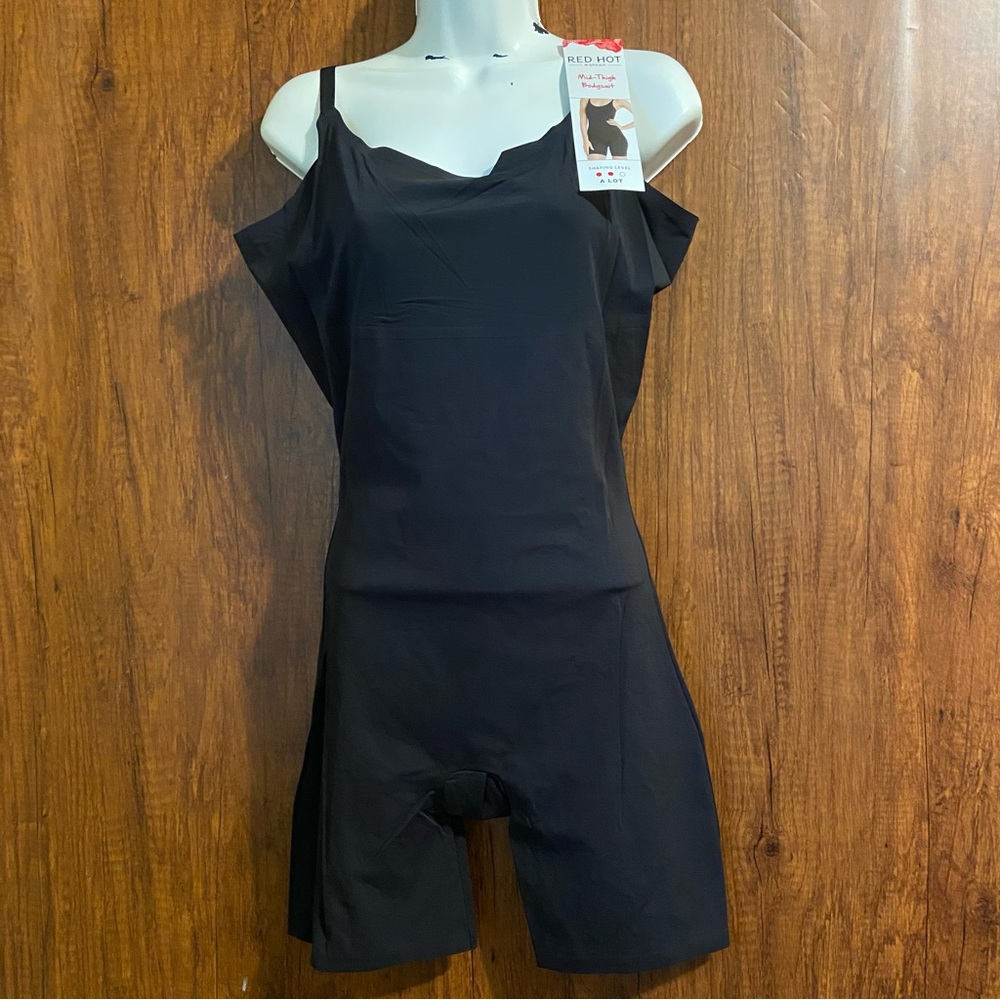 Spanx Red Hot Mid-Thigh Shaping Bodysuit 2X Black Adjustable Strap NEW